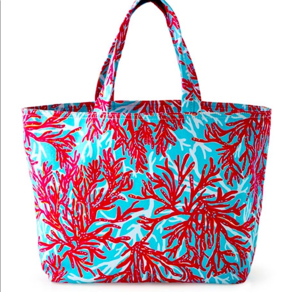 Lilly Pulitzer Handbags - Lilly Pulitzer Coral beach tote